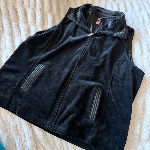 White Stag Jackets & Blazers - White Stag Black Fleece Vest Size Large Zip Up Front Pockets Sleeveless